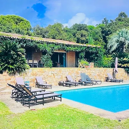 Architect Designed House Pool Tastefully Сasa de vacaciones